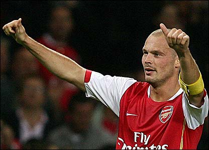 CĐV Arsenal tại Việt Nam sắp có cơ hội gặp gỡ Ljungberg.